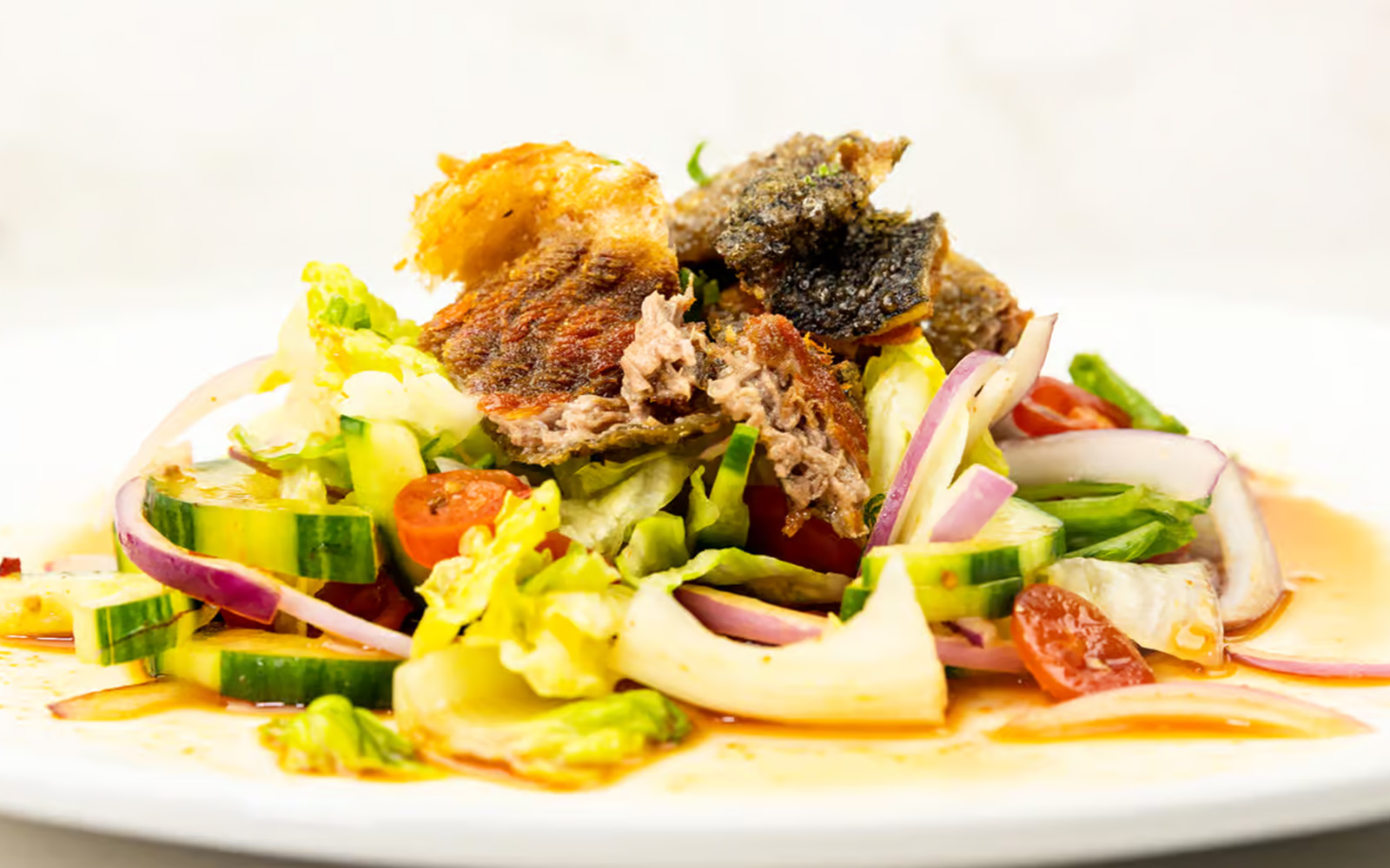 Da cá hồi nướng dùng trong món Salad